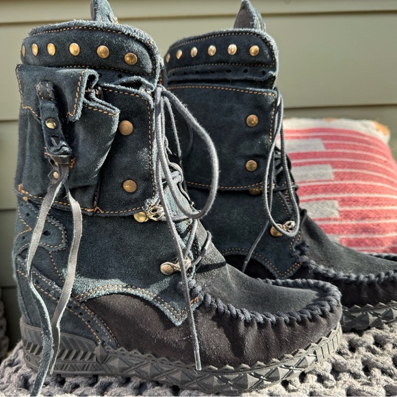 EUC 36 EL VAQUERO NIKILA SUEDE BOOTS - Picture 1 of 5